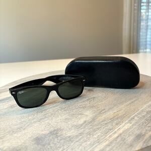 Ray-Ban RB2132 New Wayfarer Black 52-18 Sunglasses Made in Italy 901 Green Lens